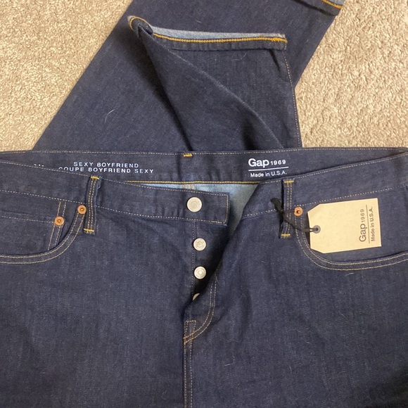 Gap Sexy Boyfriend Jean. NWT - Picture 3 of 6